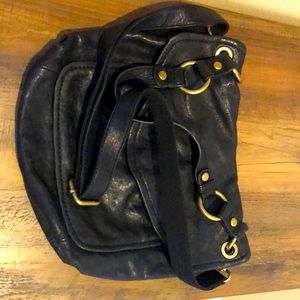 ⭐️ FOSSIL ⭐️ Vintage Leather Crossbody BLACK like new with shirt and long strap.